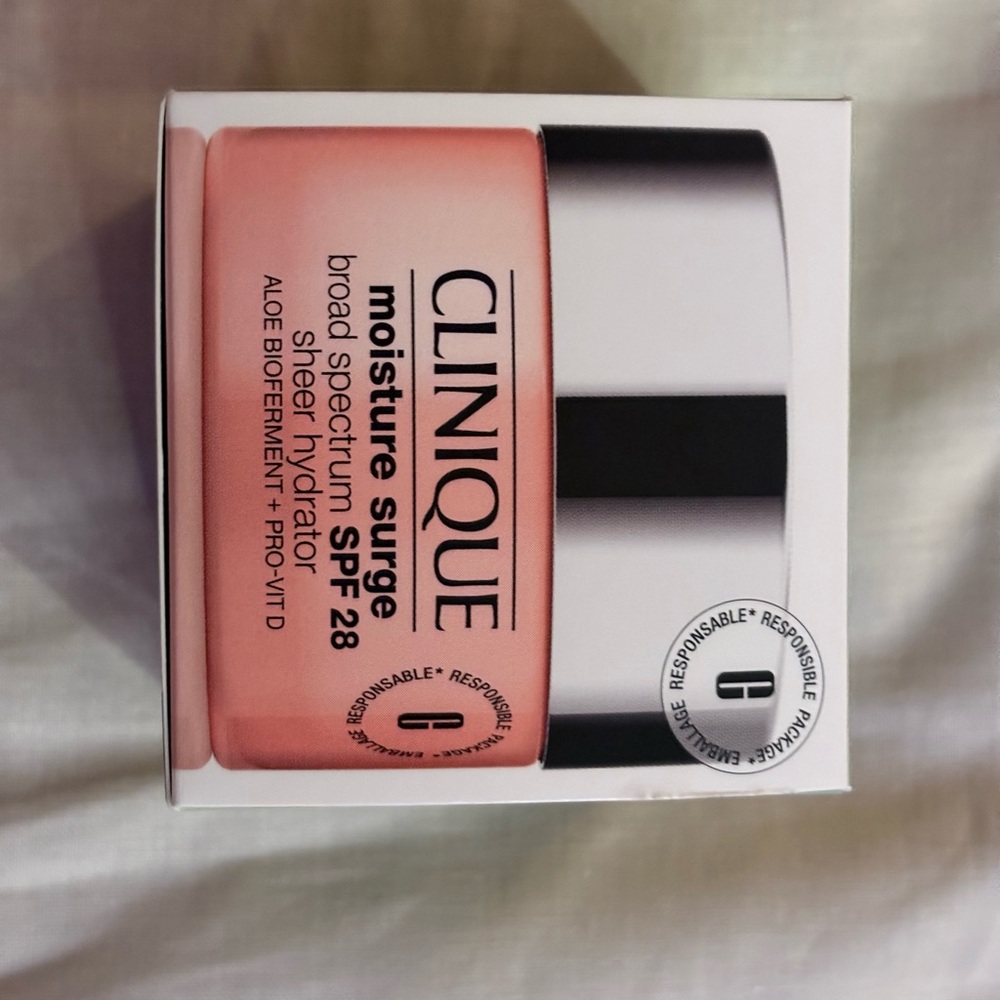 Clinique Moisture Surge Sheer Hydrator SPF 28 - Peach Pink